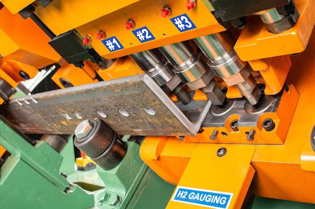6 Punches for Tooling Capacity 6 Punches for Tooling Capacity