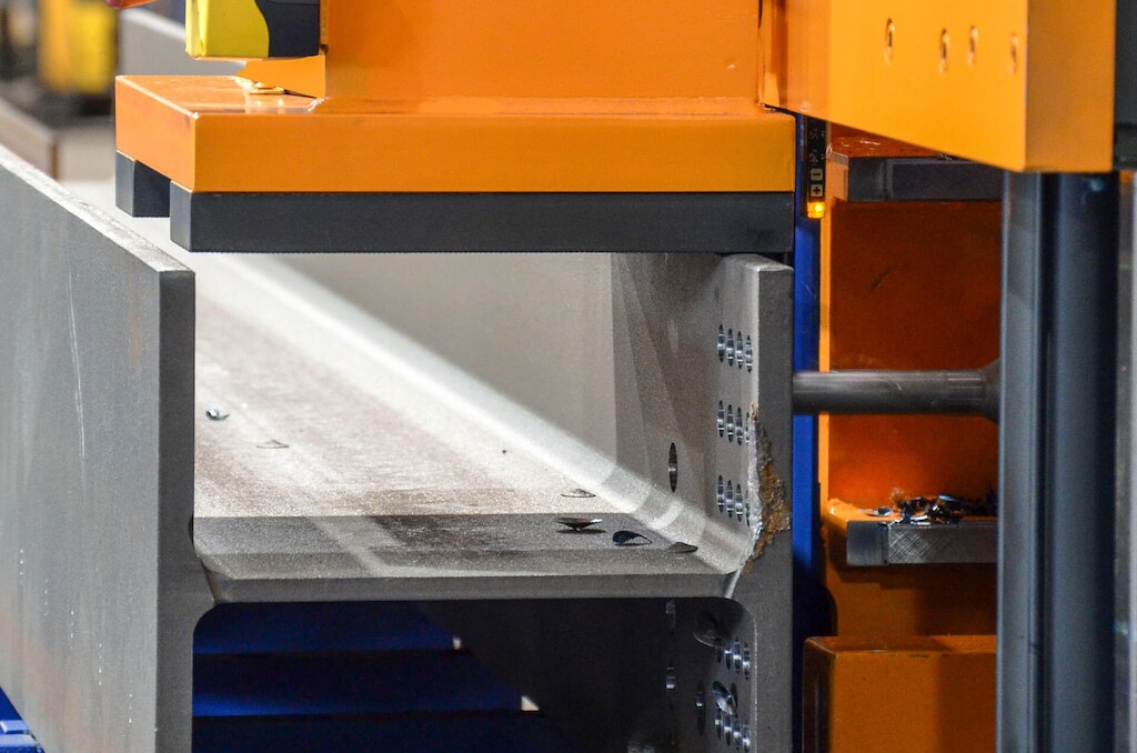 Sturdy Drill Clamping to Eliminate Vibration Sturdy Drill Clamping to Eliminate Vibration