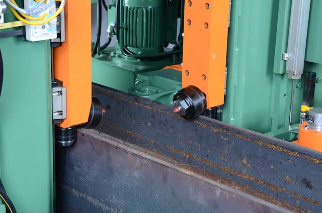 Sturdy Drill Clamping to Eliminate Vibration Sturdy Drill Clamping to Eliminate Vibration