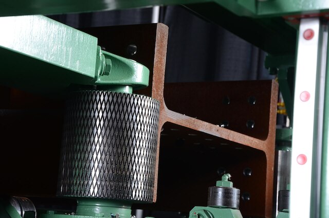 Sturdy Drill Clamping to Eliminate Vibration Sturdy Drill Clamping to Eliminate Vibration