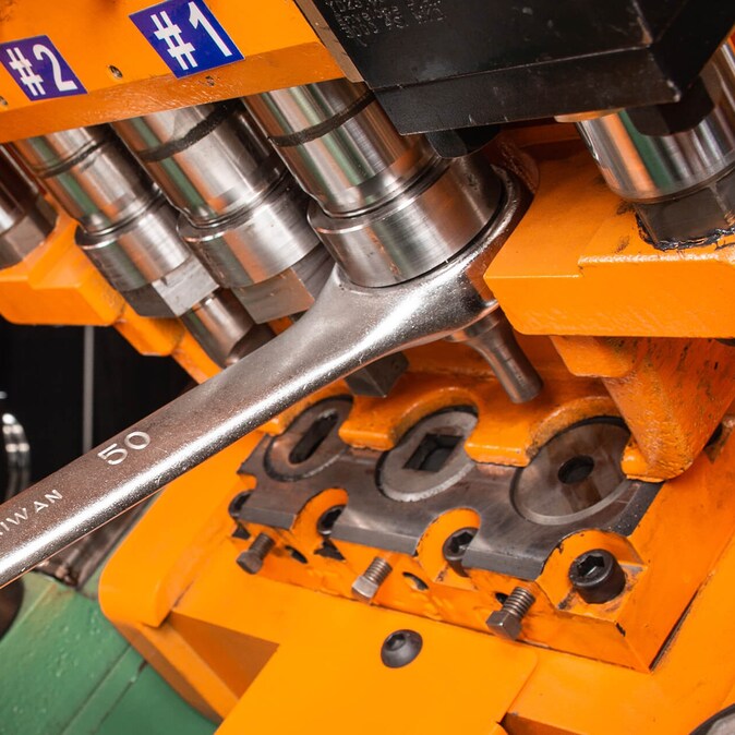 tool changing tool changing